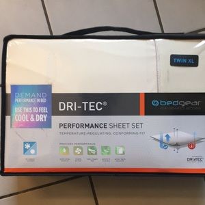 2 Twin XL sheet sets